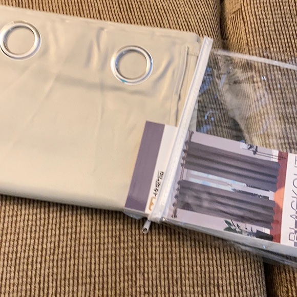 Set of 2 grommet curtains 52 w/63l.NWT in package - Picture 3 of 3